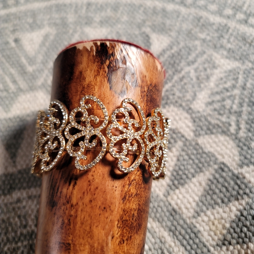 Gold tone rhinestone bracelet